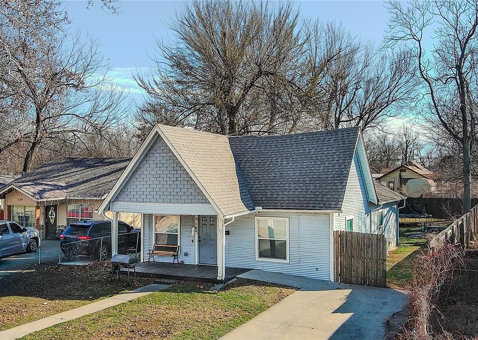 1st image of 216 SE 40th St