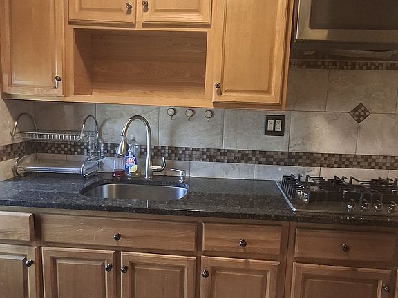 4th image of 370 Hawthorne St APT 3