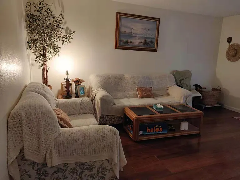 2599 Easton Ln — Photo 7