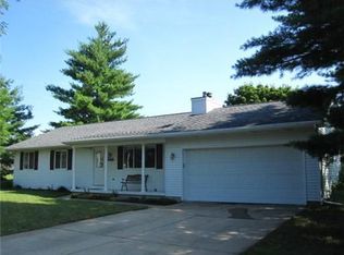 946 River Knoll Dr, Haslett, MI 48840