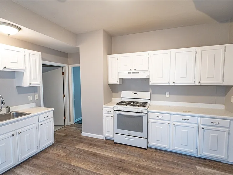 421 Ferry St #1 — Photo 1