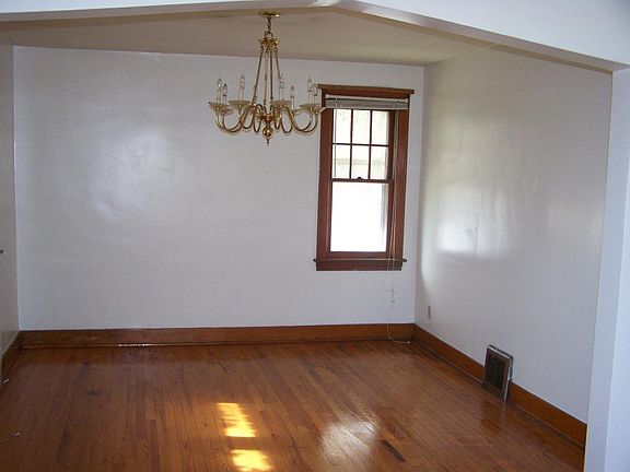 5th image of 2644 William St