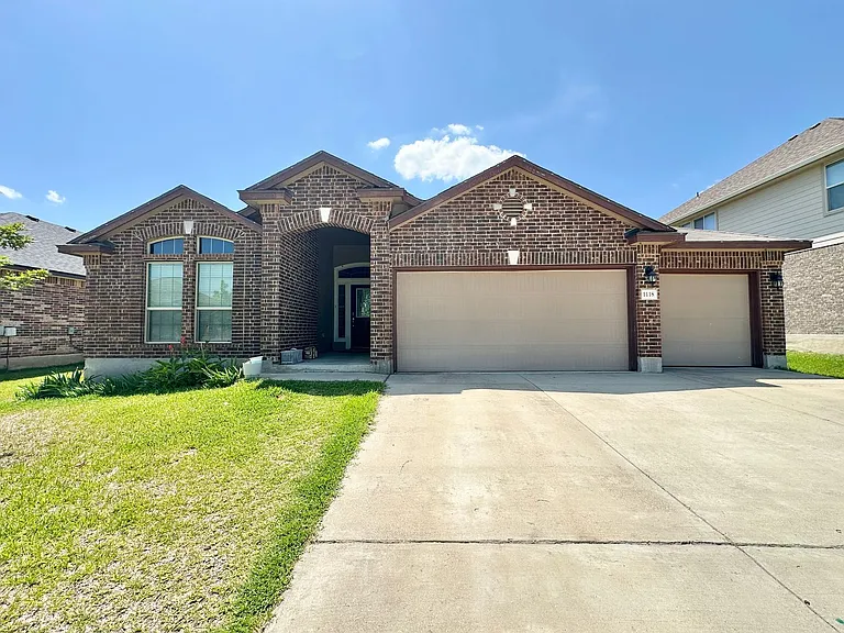 1118 Juneberry Park Dr — Photo 1