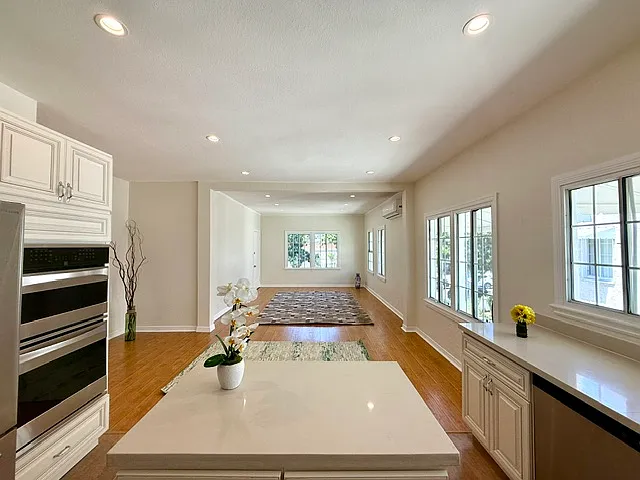 916 E Garfield Ave #1/2 — Photo 3
