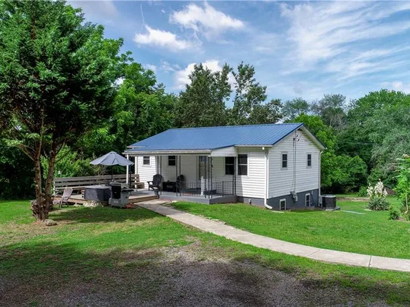 501 Melba Ln, Winston Salem, NC 27107
