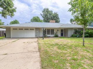 535 Beechwood Rd, Salina, KS 67401