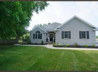 8061 Clarherst Dr, East Amherst, NY 14051