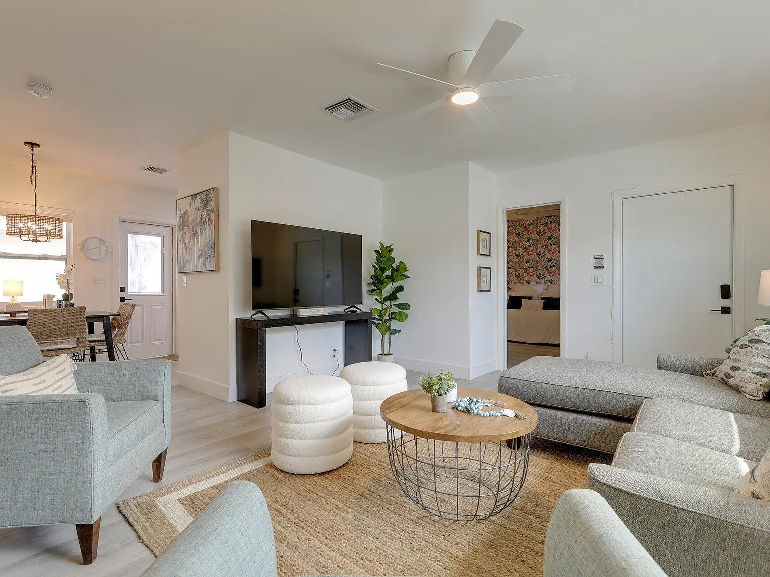 2 bed, 1.0 bath, 840 sqft, $3,500 — Photo 3