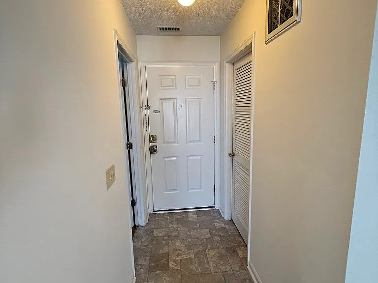 104 W Victoria Ct #F — Photo 10