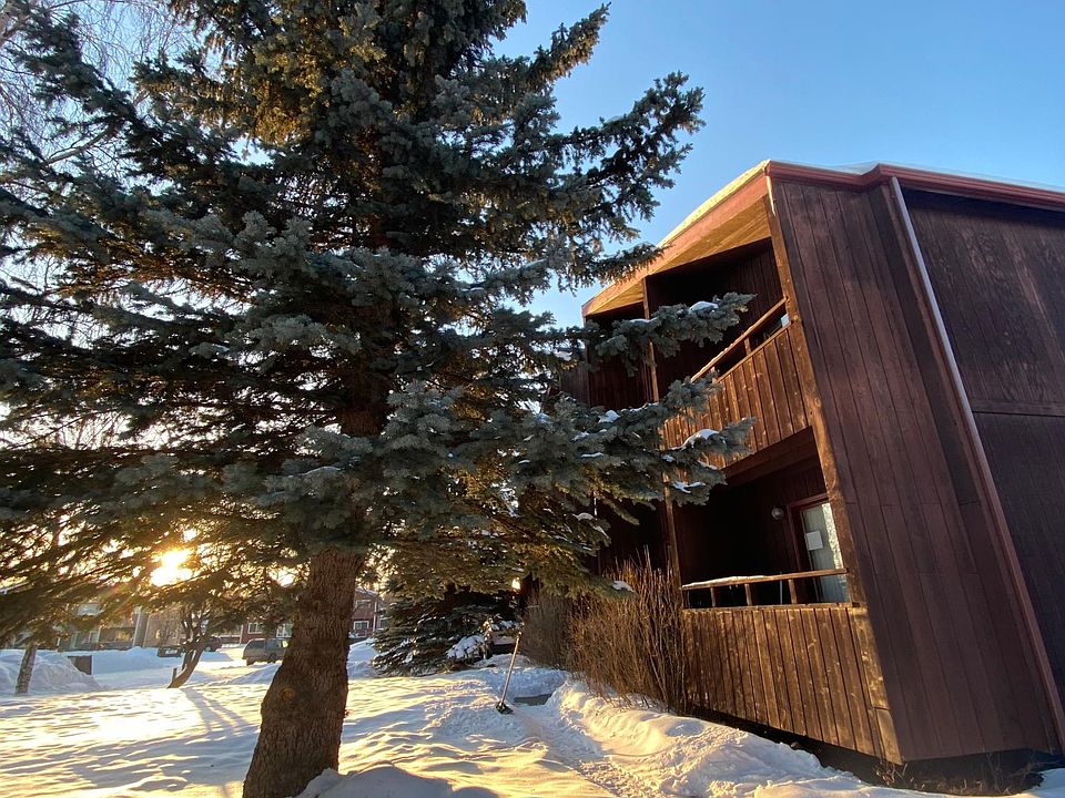 Front of 4-plex, unit is on top