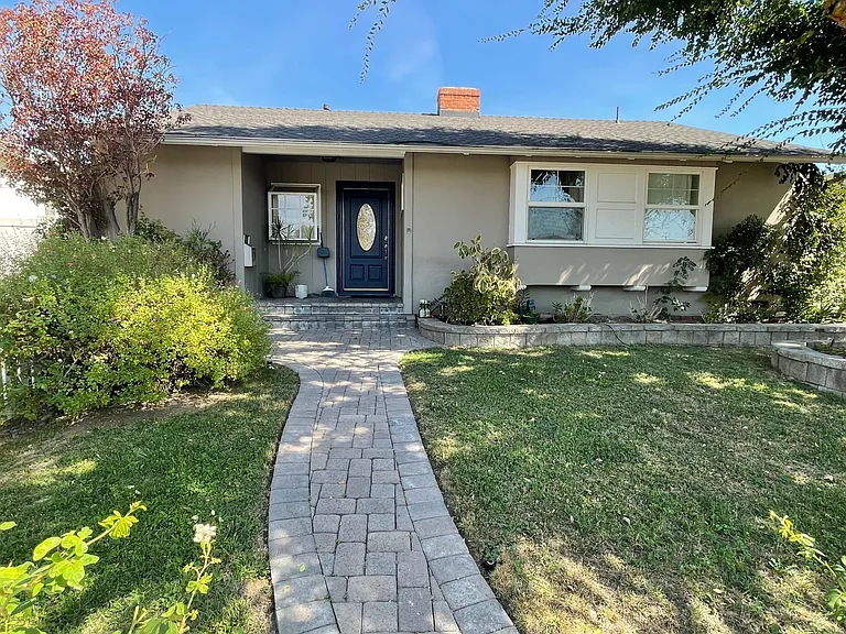 2820 N Buena Vista St — Photo 3