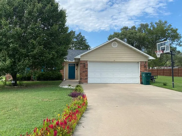 3305 Hughes Ave, Parsons, KS 67357