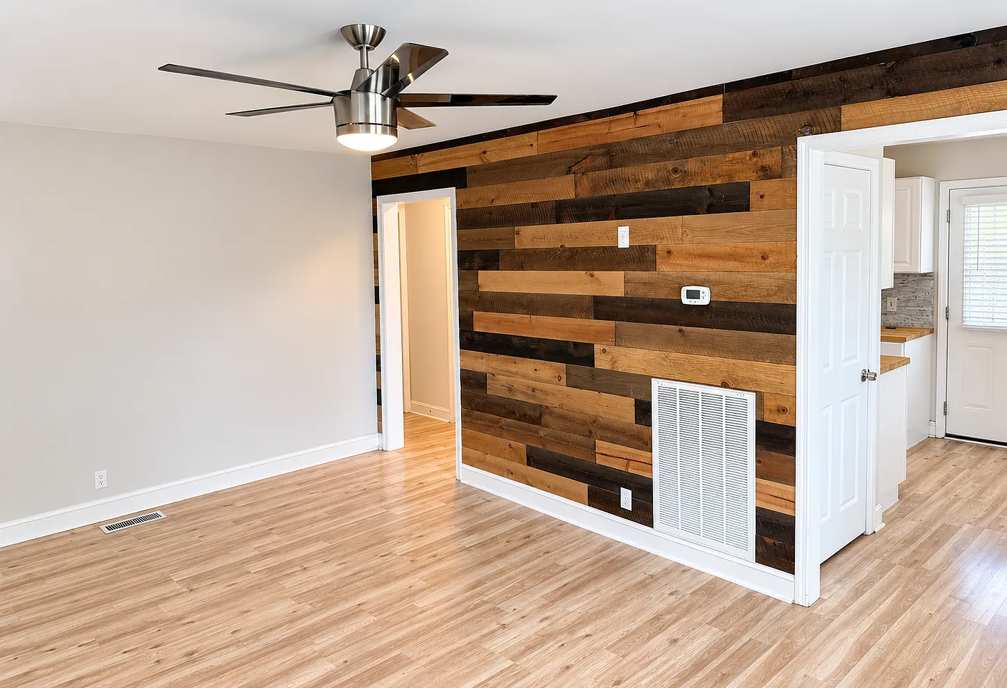 2 bed, 830 sqft, $1,600 — Photo 2