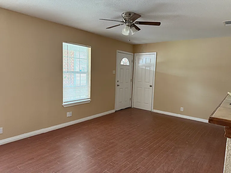 710 Prestwick Blvd — Photo 10