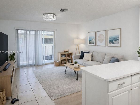 8851 NW 119th St UNIT 4303