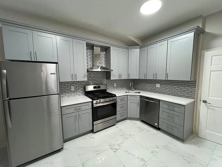 669 N Brooklyn St — Photo 5