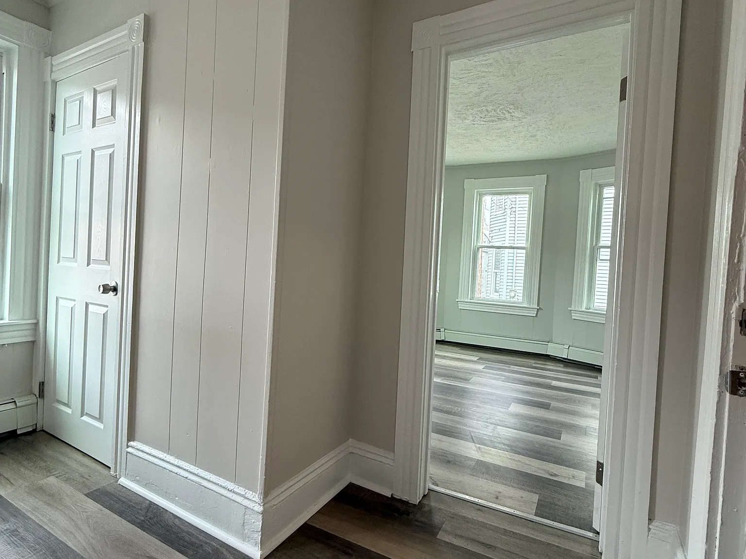 3 bed, 999 sqft, $2,400 — Photo 3