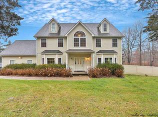 6 Waring Ln, New Paltz, NY 12561