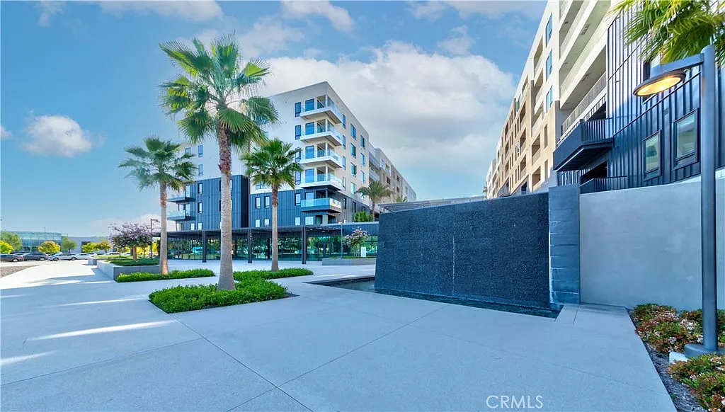 1 bed, 1.5 bath, 1410 sqft, $4,200 — Photo 1