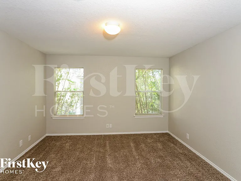 131 Hampton Bnd — Photo 8