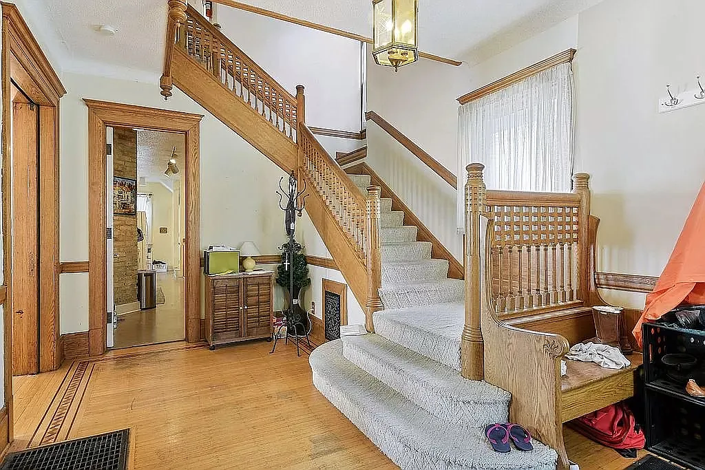 10 bed, $5,600 — Photo 3