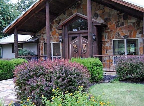 3rd image of 762 Farm Road 1567 W