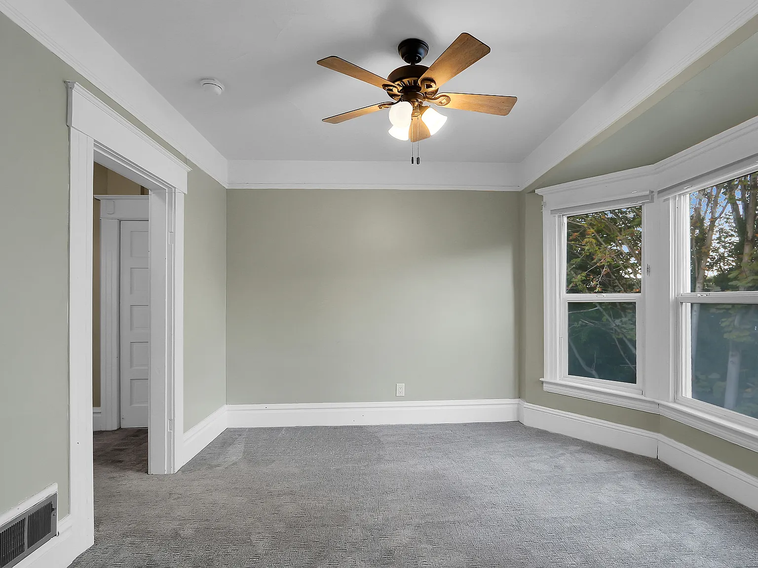 2 bed, 975 sqft, $3,100 — Photo 2