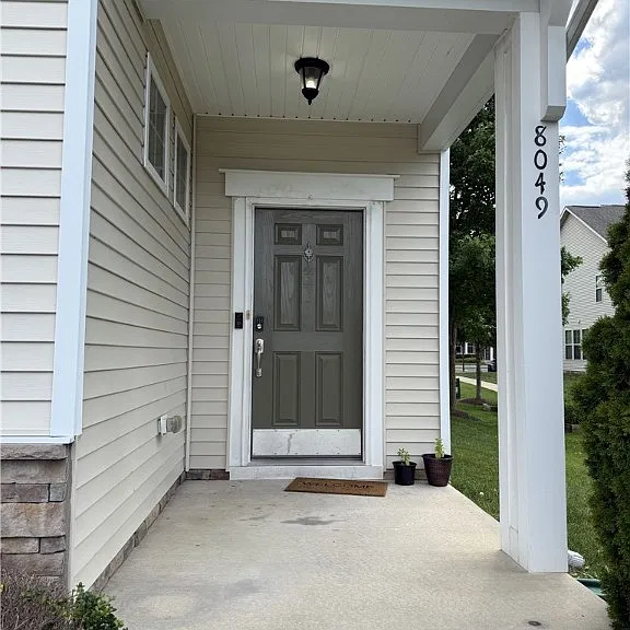 8049 Ellendale Dr — Photo 6