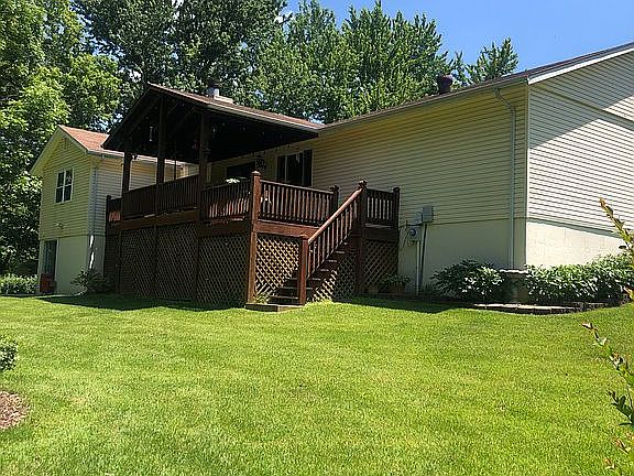 Large tranquil backyard!