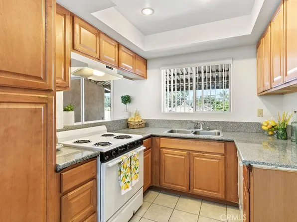 1801 Greenleaf St APT 15, Santa Ana, CA 92706