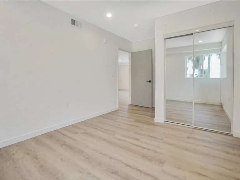 10918 Camarillo St #501 — Photo 20