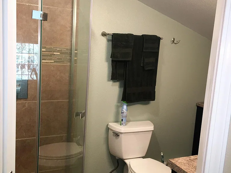 Upstairs full bath