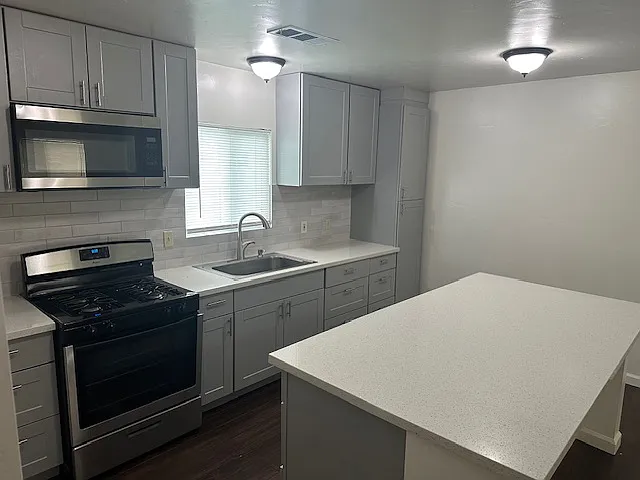 640 S 6th St — Photo 4