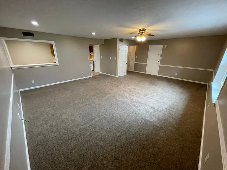 307-315 Blue Bird Dr #6 — Photo 6