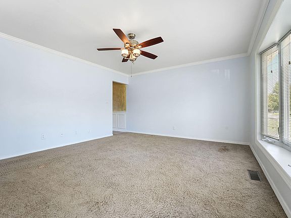 5th image of 2107 Berwick Dr