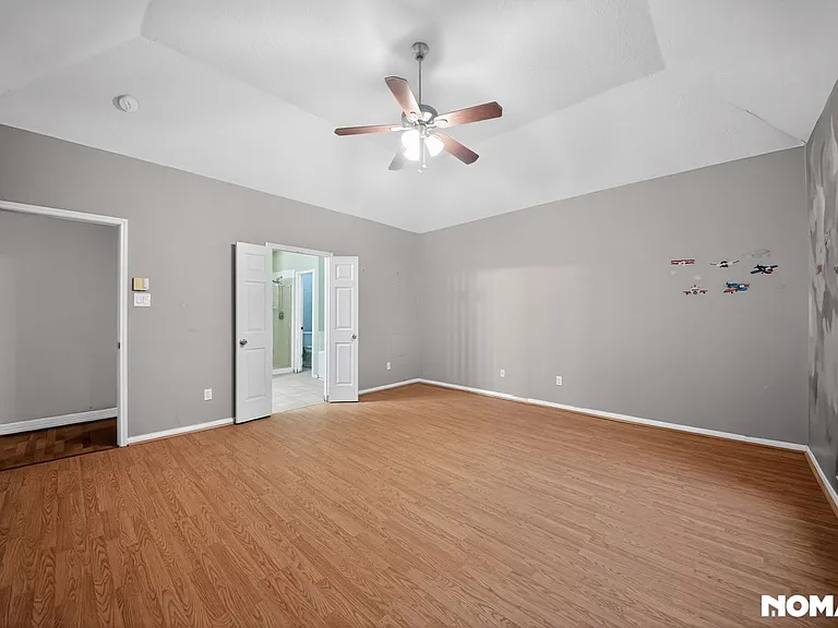 1811 Quiet Hollow Dr — Photo 2