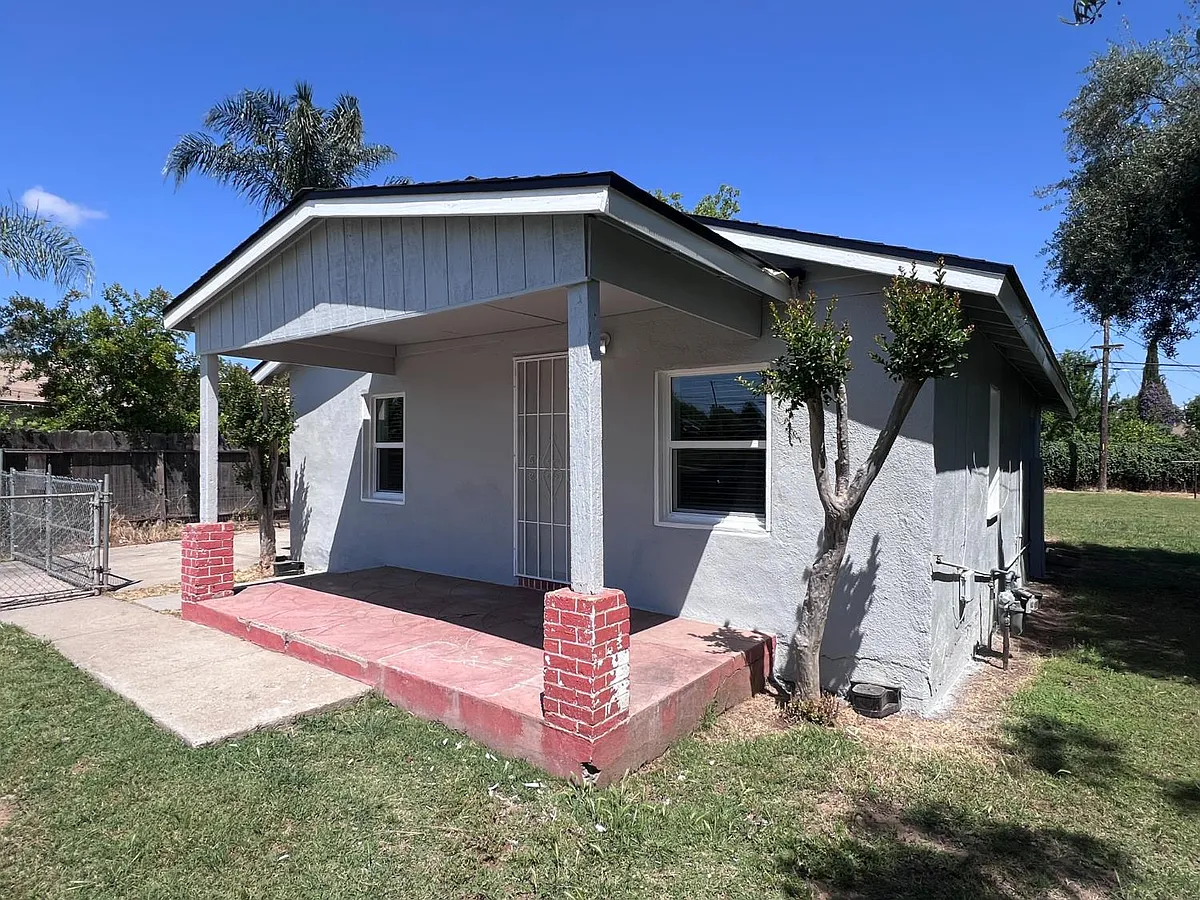 Building Photo - 230 W Pinedale Ave