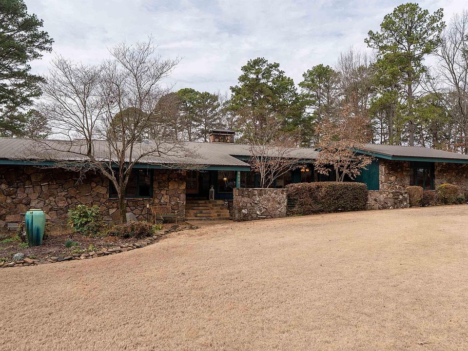 1st image of 2406 Pinewood Dr