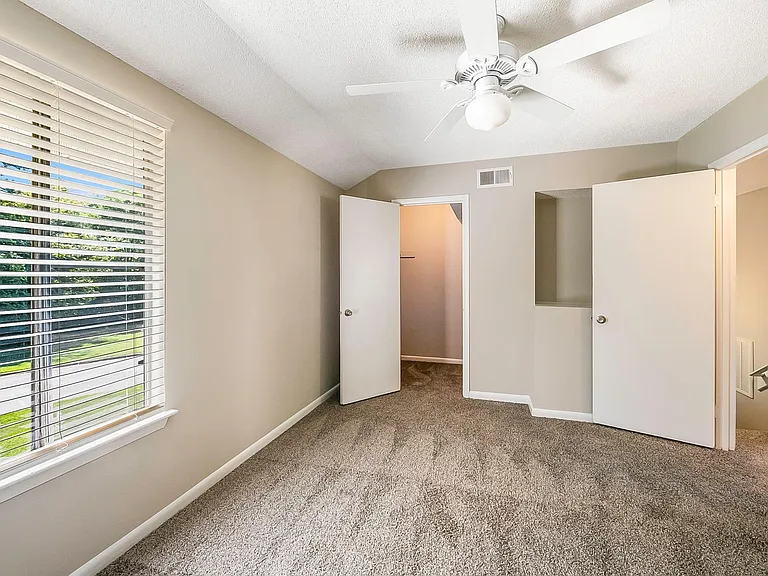 Pine Ridge Apartments — Photo 16