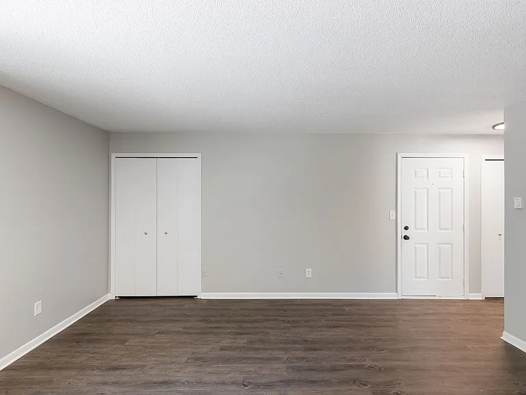 5230 Pointe Dr — Photo 6