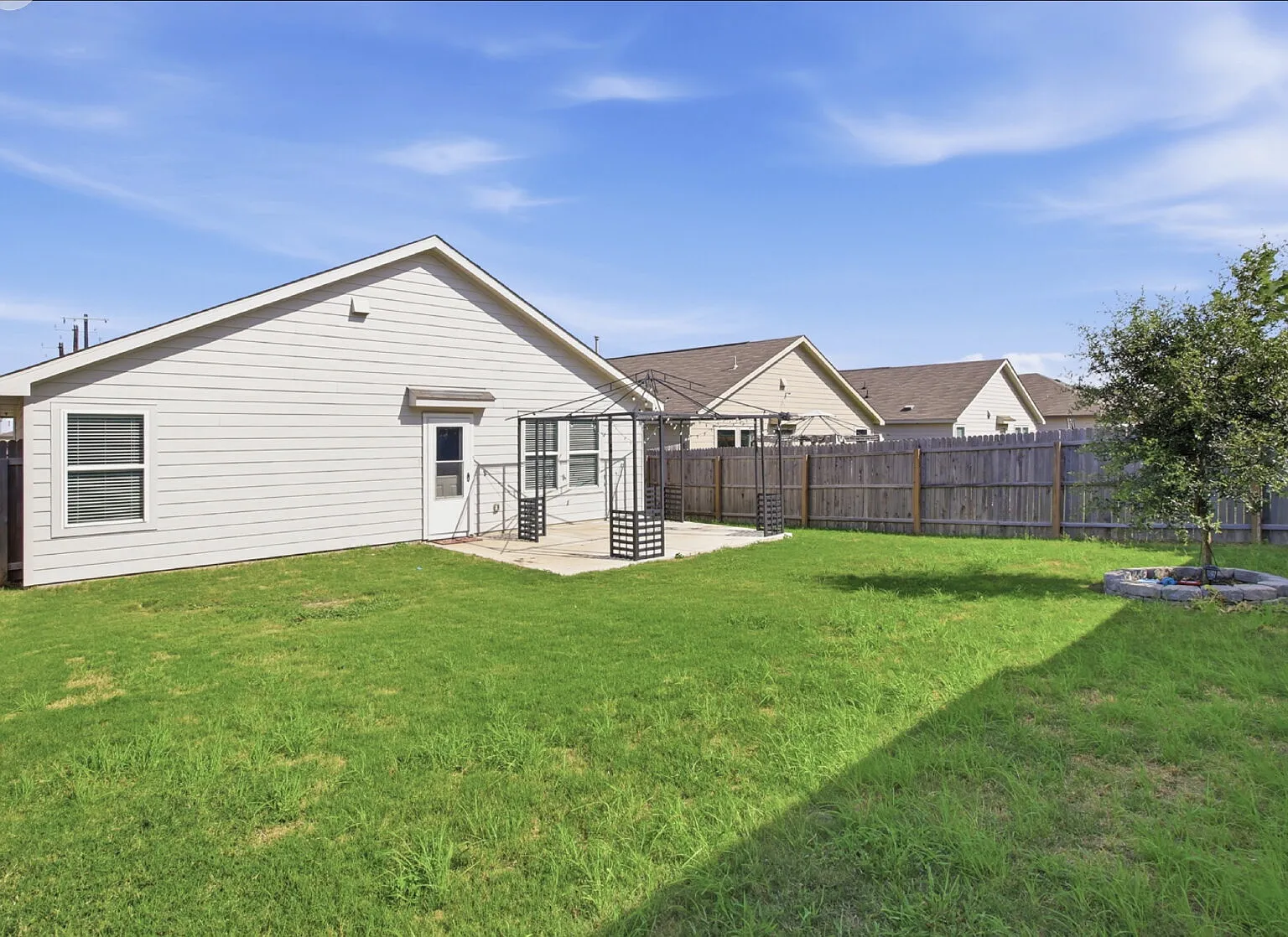 4 bed, 2.0 bath, 1668 sqft, $1,600 — Photo 4