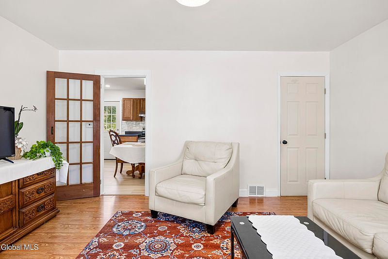4th image of 8 Fuller Terrace