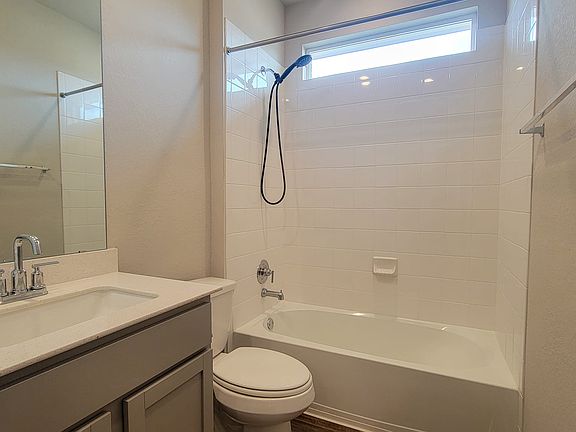 5th image of 487 Apache Plum Dr