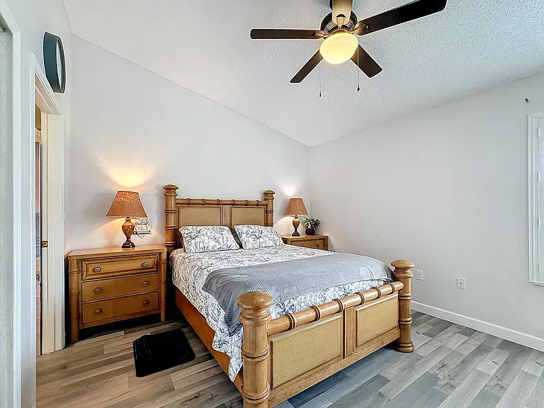 Queen Palms Ct — Photo 2