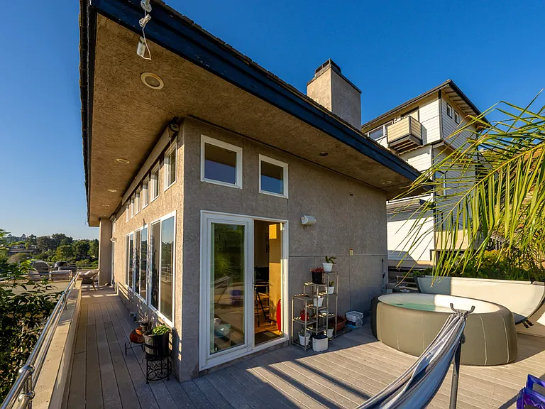 4350 Alta Mira Dr — Photo 35