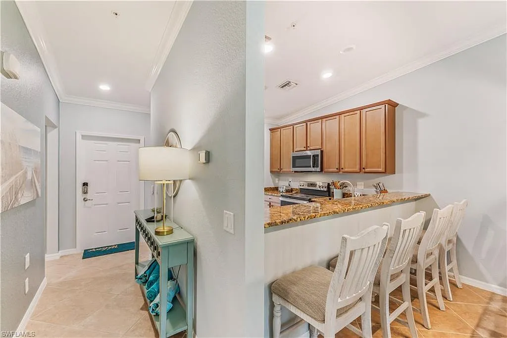 2 bed, 2.0 bath, 1366 sqft, $8,500 — Photo 4
