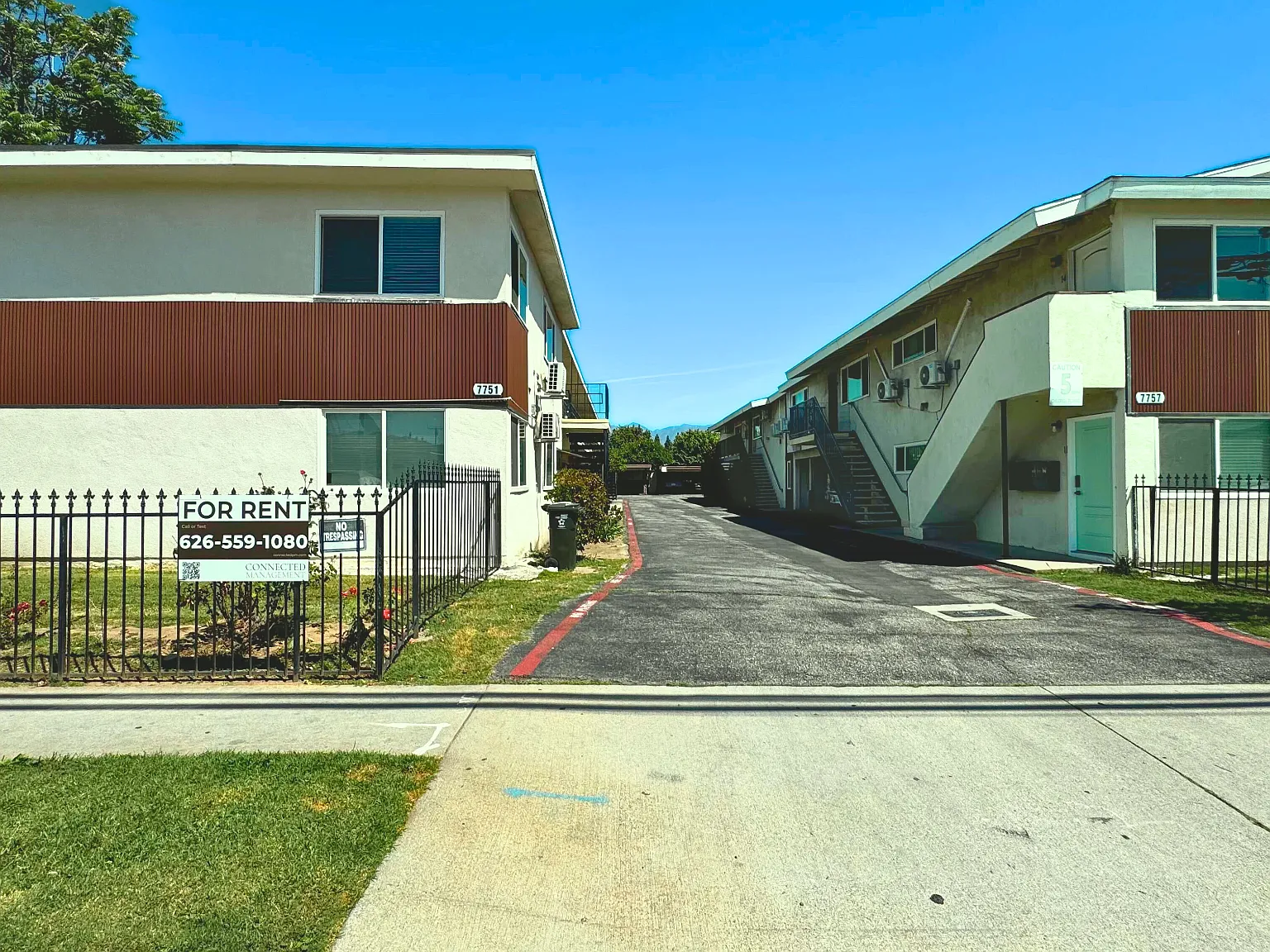 2 bed, 900 sqft, $2,300 — Photo 2