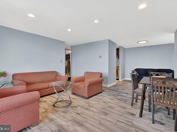 4th image of 4520 King St APT 409