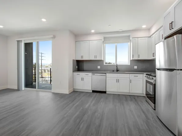 Vanowen48, 11848 Vanowen St #303, North Hollywood, CA 91605