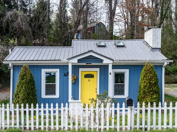 121 Sand Hill Rd, Asheville, NC 28806